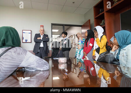 Lansing, Michigan-muslimischen Schüler aus Detroit Al-Ikhlas Training Academy besuchen Sie republikanische Senator Ken Horn zu Fragen diskutieren. Stockfoto