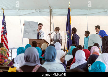 Lansing, Michigan - an der Michigan State Capitol, muslimische Schülerinnen und Schüler die Bestimmungen der Rechtsvorschriften, daß sie die Gesetzgebung zu pas diskutieren möchten. Stockfoto