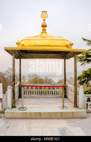 Nicht identifizierte Personen besuchen Iftar Pavillon, auch als Iftar Kiosk oder Iftar bower in der Topkapi-palast in Istanbul in der Türkei bekannt. Stockfoto