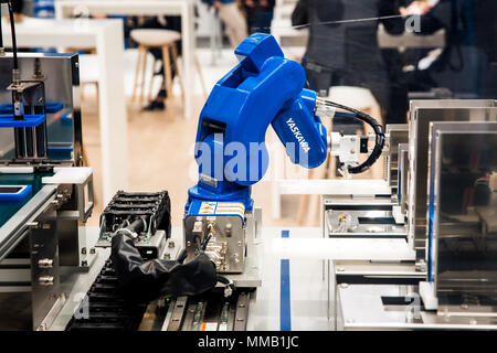 Hannover, Deutschland - April, 2018: Yaskawa moto Mini Robot Arm auf der Messe in Hannover, Deutschland Stockfoto