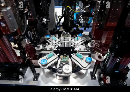 Hannover, Deutschland - April, 2018: Schunk assembly Electronics Line auf der Messe in Hannover, Deutschland Stockfoto