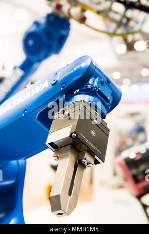 Hannover, Deutschland - April, 2018: Yaskawa Roboterarm auf der Messe in Hannover, Deutschland Stockfoto