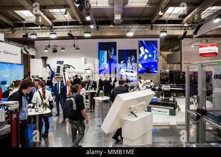 Hannover, Deutschland - April, 2018: IBG, Roboter und menschliche Zusammenarbeit auf der Messe in Hannover, Deutschland Stockfoto