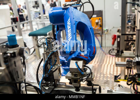 Hannover, Deutschland - April, 2018: Yaskawa Roboterarm auf der Messe in Hannover, Deutschland Stockfoto