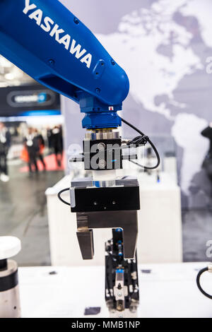 Hannover, Deutschland - April, 2018: Yaskawa Motoman Roboter Arm auf der Messe in Hannover, Deutschland Stockfoto