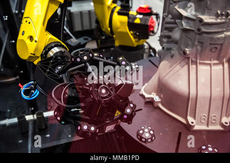 Hannover, Deutschland - April, 2018: Roboter mit MetraSCAN optischer 3D-KMG-Scanning System auf der Messe in Hannover, Deutschland Stockfoto