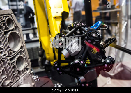 Hannover, Deutschland - April, 2018: Roboter mit MetraSCAN optischer 3D-KMG-Scanning System auf der Messe in Hannover, Deutschland Stockfoto