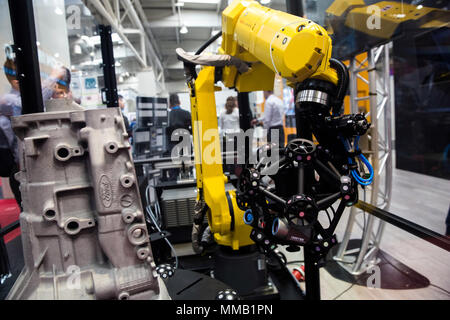 Hannover, Deutschland - April, 2018: Roboter mit MetraSCAN optischer 3D-KMG-Scanning System auf der Messe in Hannover, Deutschland Stockfoto