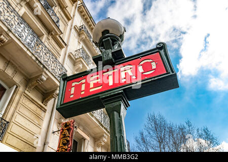 Paris U-Schild am Boulevard Saint-Germain Stockfoto