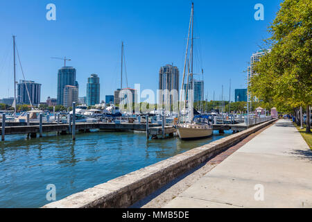 Wasser und die Skyline von St. Petersburg FLorida in den Vereinigten Staaten Stockfoto