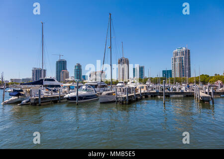 Wasser und die Skyline von St. Petersburg FLorida in den Vereinigten Staaten Stockfoto