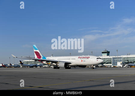 A330, A330-200, 200, A330, Eurowings, Airbus, Roll Out, Satellit, Turm, Terminal 2, Flugzeuge, Flugzeug, Flugzeug, Flughafen München, München, Deutschland, Stockfoto