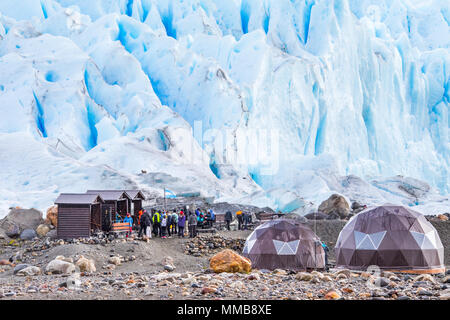 Wandern auf den Gletscher Perito Moreno, Parque Nacional Los Glaciares, Argentinien Stockfoto