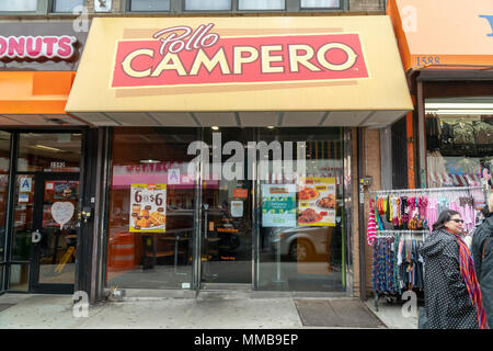 Einkaufsmöglichkeiten und Aktivitäten entlang der Westchester Avenue in der Bronx in New York am Sonntag, 6. Mai 2018. Ein Vorrecht der Pollo Campero guatemaltekischen Kette von Fried Chicken Restaurants. (© Richard B. Levine) Stockfoto
