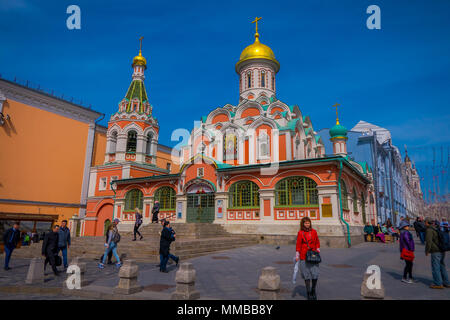 MOSCOS, Russland - April, 24, 2018: Outdoor Ansicht der Kasaner Kathedrale auf dem Roten Platz, dem aktuellen Gebäude ist eine Rekonstruktion der ursprünglichen Kirche, die im Jahre 1936 in Moskau zerstört wurde. Stockfoto