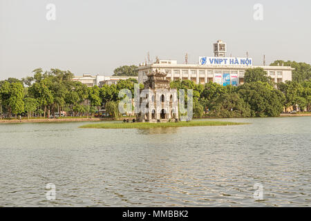 Hanoi, Vietnam - 23. Oktober 2017: Panoramablick auf Schildkröte Turm von Hanoi die See Hoan Kiem, Hanoi, Vietnam Stockfoto