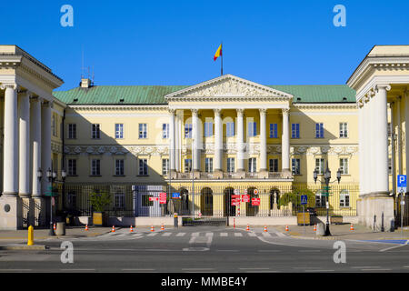 Warszawa, Masowien/Polen - 2018/04/22: Historische Gebäude der Warschauer Rathaus im Stadtzentrum am Plac Bankowy Platz Stockfoto