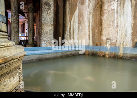 Möchten Pool in die Basilika Zisterne, ein unterirdisches Wasserreservoir und beliebtes Reiseziel Istanbul, Türkei Stockfoto