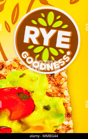 Roggen Güte Detail auf der Packung mit Ryvita einfach Sesam crunchy Roggen Brot Stockfoto