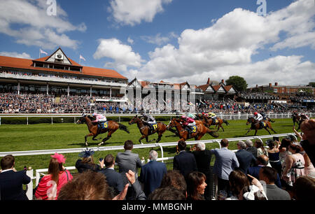 Amomentofmadness geritten von William Buick gewinnt den Gateley PLC Handicap Stakes, während Damen Tag des 2018 Boodles Mai Festival an der Rennbahn von Chester. Stockfoto