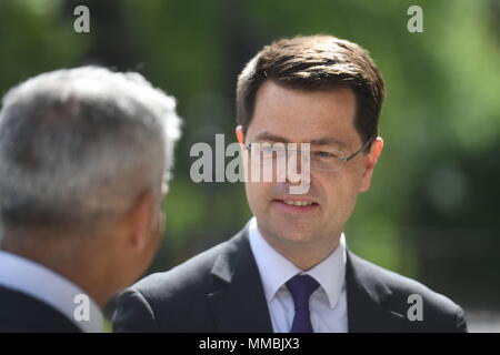 Housing Secretary James Brokenshire kommt zum zehnten Jahrestag der Gedenkfeier für Jimmy Mizen in der St. George's Cathedral, Cathedral House, Southwark. Stockfoto