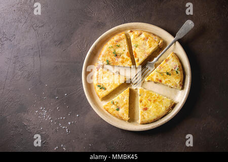 Kartoffel Tortilla mit Speck Stockfoto