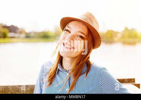 Junge rothaarige Mädchen Stockfoto