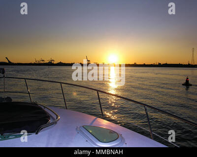 Sonnenuntergang am Lake Champlain vom Boot aus gesehen Stockfoto