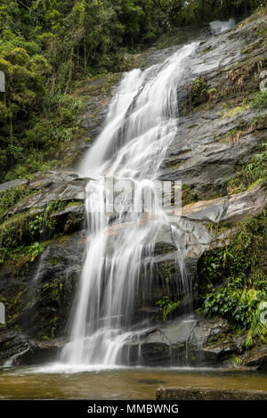 Rio De Janeiro Wasserfall in Tijuca Wald Stockfoto