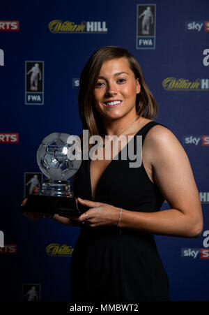 Die Chelsea Ladies Fran Kirby posiert mit den FWA Women's Footballers of the Year 2018 Awards während des FWA Footballers of the Year Dinners im Landmark Hotel, London. DRÜCKEN SIE VERBANDSFOTO. Bilddatum: Donnerstag, 10. Mai 2018. Bildnachweis sollte lauten: Steven Paston/PA Wire Stockfoto