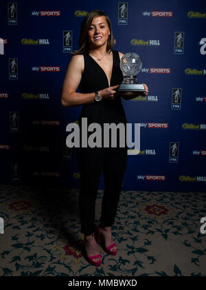 Chelsea Ladies Fran Kirby wirft mit FWA Frauen Fußballer des Jahres 2018 Auszeichnungen während der Fwa Fußballer des Jahres Abendessen im Landmark Hotel, London. Stockfoto