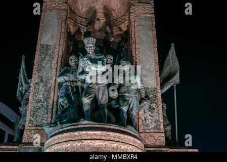 Schließen Sie die Ansicht der Republik Denkmal auf dem Taksim Platz, ein beliebtes Ziel in Istanbul, Türkei, 29. April 2018 Stockfoto