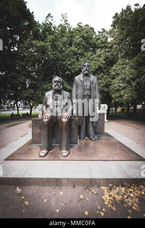 Bronzefiguren, Denkmal von Karl Marx und Friedrich Engels, Marx-Engels-Forum, Berlin, Deutschland, Europa Stockfoto