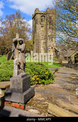 Der Friedhof rund um die Kirche der Hl. Apostel Thomas ing Heptonstall, West Yorkshire Stockfoto