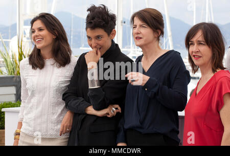 Cannes, Frankreich. 10. Mai 2018. In die Kamera D'oder jury Foto Anruf am 71. Filmfestspielen von Cannes, Donnerstag, den 10. Mai 2018, Cannes, Frankreich. Credit: Doreen Kennedy/Alamy leben Nachrichten Stockfoto
