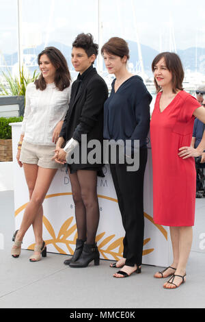Cannes, Frankreich. 10. Mai 2018. In die Kamera D'oder jury Foto Anruf am 71. Filmfestspielen von Cannes, Donnerstag, den 10. Mai 2018, Cannes, Frankreich. Credit: Doreen Kennedy/Alamy leben Nachrichten Stockfoto