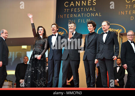 Cannes, Frankreich. 10. Mai, 2018. Regisseur Christophe Honoré (C) und andere Darsteller posieren auf dem roten Teppich vor der Premiere des Films "sorry Angel" am 71. Filmfestival in Cannes Cannes, Frankreich, am 10. Mai 2018. Die 71. Filmfestspielen von Cannes wird von 8. Mai bis 19. Mai statt. Credit: Chen Yichen/Xinhua/Alamy leben Nachrichten Stockfoto