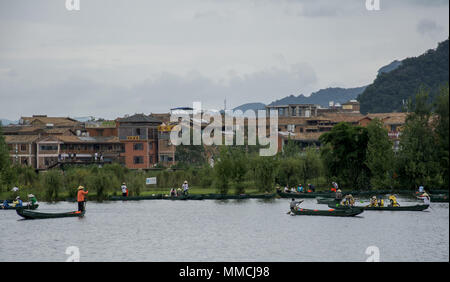 Yunnan, Provinz Yunnan, China. 11. Mai, 2018. Yunnan, China-11.Mai 2018: Landschaft von Puzhehei malerischen Ort im Süden der chinesischen Provinz Yunnan. Die Puzhehei Scenic Area ist 13 Kilometer (8,1 Meilen) nordwestlich von Qiubei Kreisstadt, Wenshan Zhuang, Miao Autonomen Präfektur. Als typische Karstlandschaft, die malerische Umgebung ist reich an schönen Gewässern und grünen Bergen, die sehr ähnlich sind und sogar schöner als die in Guilin. Daher Puzhehei ist als "eine eindeutige pastorale Szene in China" Credit gelobt: SIPA Asien/ZUMA Draht/Alamy leben Nachrichten Stockfoto