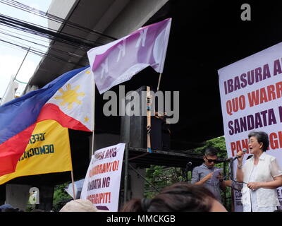 Cebu City, Philippinen. 11. Mai, 2018. Eine Kundgebung in der Unterstützung für Oberrichter Sereno verloren onna Abstimmung von 8 gegen 6 Richter. Credit: George Buid/ZUMA Draht/Alamy leben Nachrichten Stockfoto