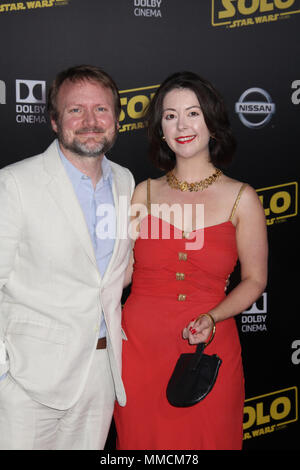 Hollywood, USA. 10. Mai, 2018. Rian Johnson, Karina Longworth 05/10/2018 die Weltpremiere des 'Solo: ein Star Wars Story' in Hollywood, CA Foto von Izumi Hasegawa/HollywoodNewsWire.co Credit: Hollywood News Wire Inc./Alamy leben Nachrichten Stockfoto