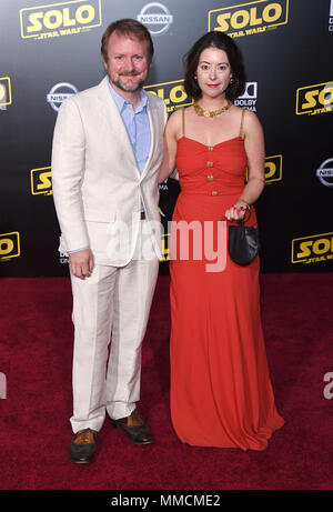 Hollywood, Kalifornien, USA. 10. Mai, 2018. Rian Johnson und Karina Longworth kommt für die Premiere der Film olo: ein Star Wars Story' am El Capitan Theatre. Credit: Lisa O'Connor/ZUMA Draht/Alamy leben Nachrichten Stockfoto