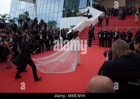 Cannes, Frankreich. Mai 10, 2018 - Cannes, Frankreich: Araya Hargate besucht die 'Sorry Engel' Premiere während der 71St Cannes Film Festival. Credit: Idealink Fotografie/Alamy Live News Credit: Idealink Fotografie/Alamy leben Nachrichten Stockfoto