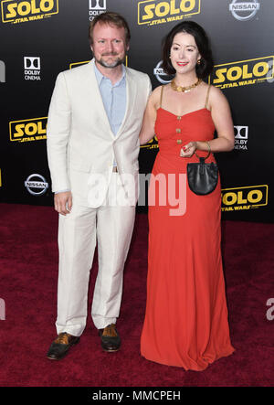 Hollywood, CA, USA. 10. Mai, 2018. 10. Mai 2018 - Hollywood, Kalifornien - Rian Johnson, Karina Longworth. ''Solo: ein Star Wars Geschichte'' Los Angeles Premiere statt bei Dolby Theater. Photo Credit: Birdie Thompson/AdMedia Credit: Birdie Thompson/AdMedia/ZUMA Draht/Alamy leben Nachrichten Stockfoto