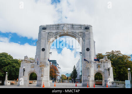 Brücke der Erinnerung in den bewölkten Tag. Die Sehenswürdigkeiten im Stadtzentrum von Christchurch, Neuseeland. Stockfoto