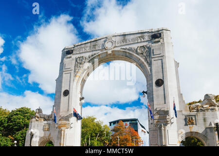 Brücke der Erinnerung in den bewölkten Tag. Die Sehenswürdigkeiten im Stadtzentrum von Christchurch, Neuseeland. Stockfoto