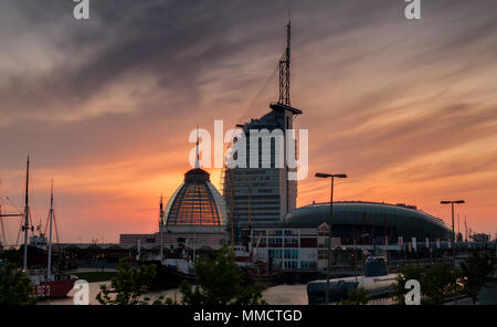 Romantischer Sonnenuntergang in Bremerhaven. Stockfoto