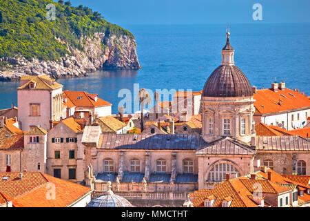 Historische Sehenswürdigkeiten der Altstadt von Dubrovnik und die Insel Lokrum, Dalmatien Region von Kroatien Stockfoto