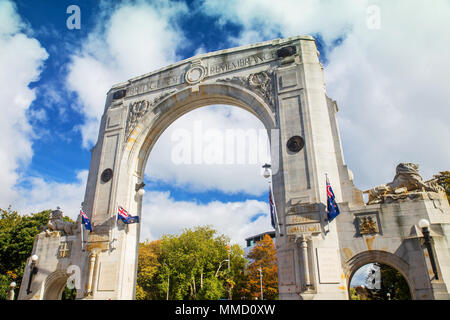 Brücke der Erinnerung in den bewölkten Tag. Die Sehenswürdigkeiten im Stadtzentrum von Christchurch, Neuseeland. Stockfoto