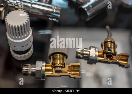 Griff der heizungsthermostat. Close-up. In Abschnitt. Für den Kühler. Stockfoto