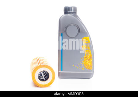 Auto Service, Öl wechseln. Ölfilter und Kunststoff Flasche Motoröl Stockfoto